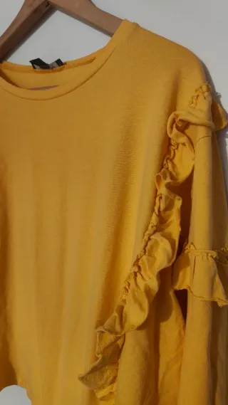 Sudadera Amarilla mostaza y volantes