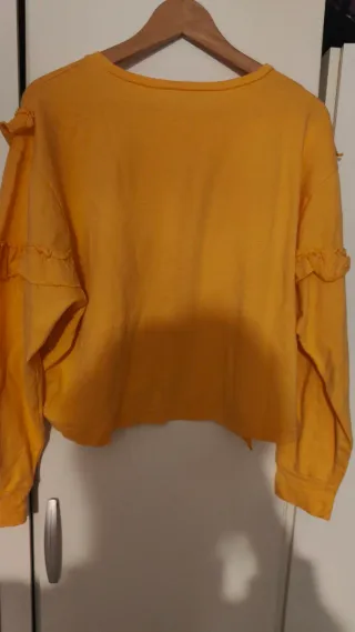 Sudadera Amarilla mostaza y volantes