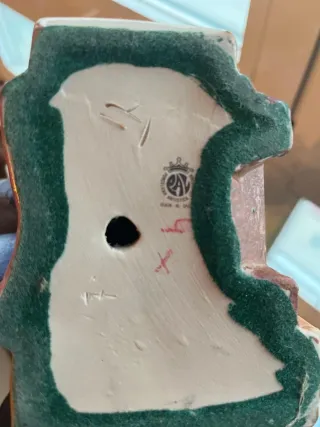 Figura cerámica niño con gorra