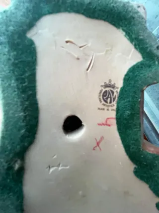 Figura cerámica niño con gorra