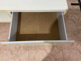 Mueble bajo con ruedas