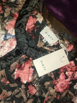 Chaqueta SINTY cropped floreada acolchada