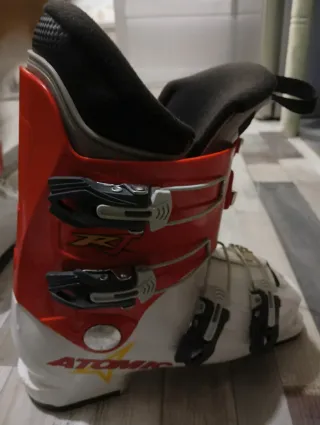 Botas de esquí Atomic rojas y blancas