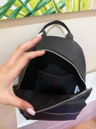 Mochila negra Stradivarius