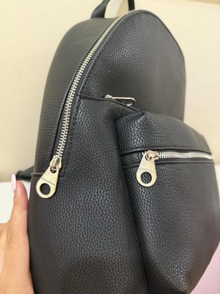 Mochila negra Stradivarius