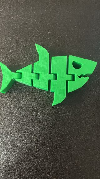 Tiburón articulado juguete