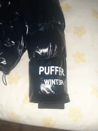 Cazadora Stradivarius negra brillante