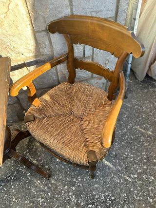 Conjunto mesa y silla madera antigua