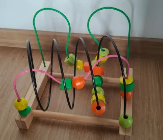 Juguete de madera con bolas ikea