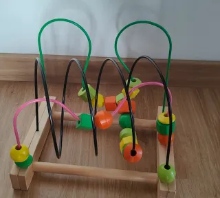 Juguete de madera con bolas ikea