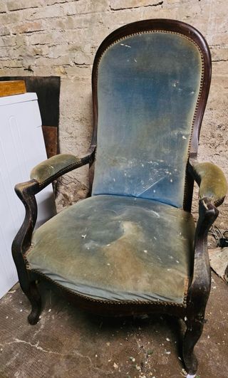 Sillón antiguo terciopelo azul