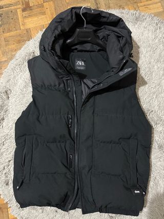Chaleco Zara Negro con Capucha