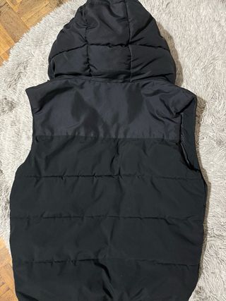Chaleco Zara Negro con Capucha