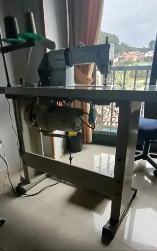 Máquina de coser TYPICAL industrial