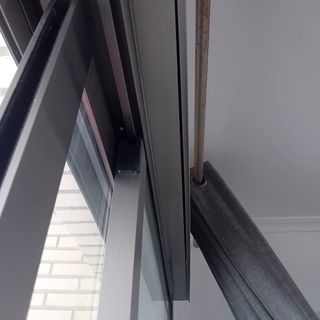 Ventana balconera aluminio inox compacta
