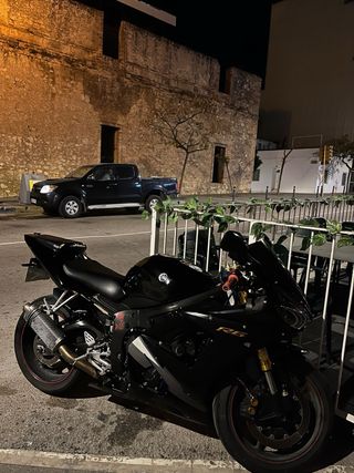 Yamaha R6 negra con 130cv para  carnet A2 600rr