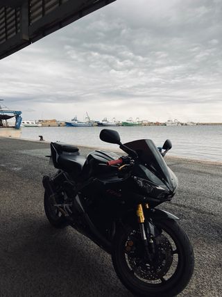 Yamaha R6 negra con 130cv para  carnet A2 600rr
