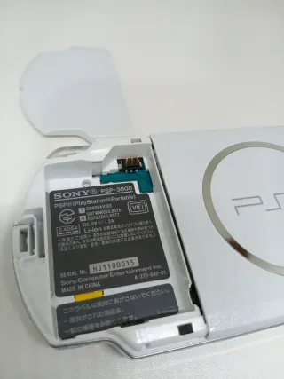 PSP 3000 Pearl White