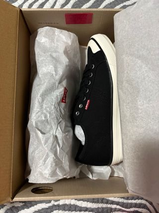 Zapatillas Levi's Negras y Blancas