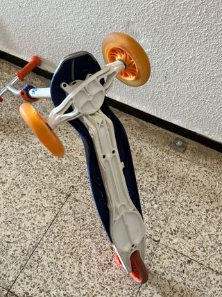 Patinete infantil azul con luces