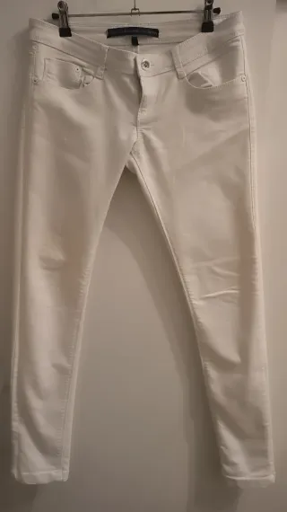 Pantalones vaqueros pitillos blancos