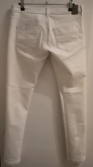 Pantalones vaqueros pitillos blancos