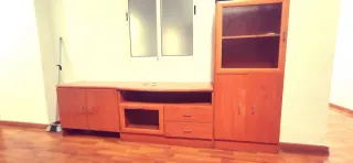 Mueble de salón madera y cristal