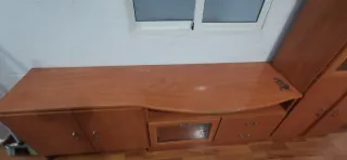 Mueble de salón madera y cristal