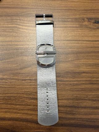 Reloj Guess Mujer Plata y Blanco