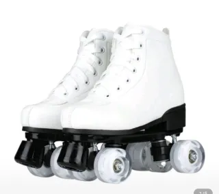 Patines de ruedas blancos