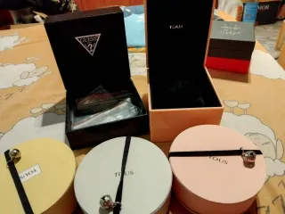 Cofres Tous (Rosa y Amarillo) y Caja GUESS.