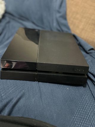 PS4 (PlayStation 4) Negra,Mando y Cables incluidos