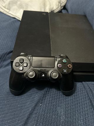 PS4 (PlayStation 4) Negra,Mando y Cables incluidos
