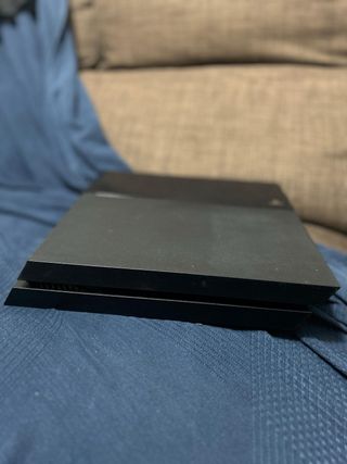 PS4 (PlayStation 4) Negra,Mando y Cables incluidos