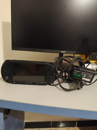 PSP Negra 1004 street Cargador Incluido