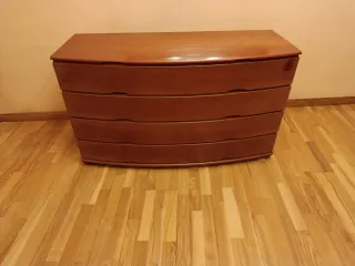 Cómoda de madera para dormitorio