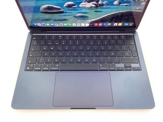 portatil apple apple macbook air m3 8-core 4.0 13 (8gpu) (2024) (a3113)