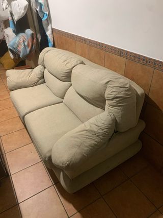 Sofá de tela beige