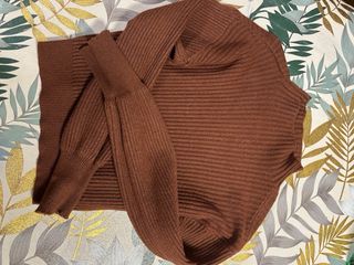 Maglione viscosa marrone caldo e morbido