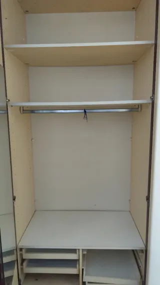 Armario de madera 4 puertas con espejo lleva llave