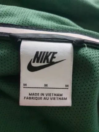 Chaqueta Nike Windrunner impermeable verde