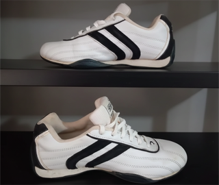 Zapatillas John Smith Talla 38 Blancas y Negras