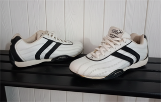 Zapatillas John Smith Talla 38 Blancas y Negras