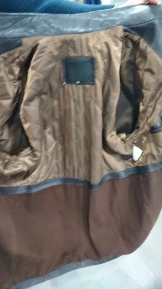 Chaqueta de piel marrón