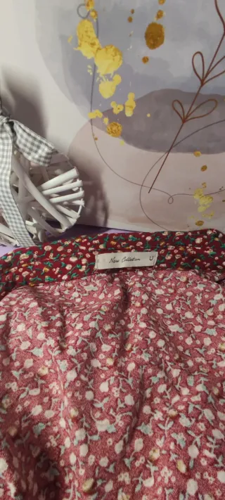 Vestido camisero floral burdeos con cinturón