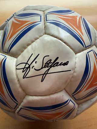 Balón AS conmemorativo firmado
