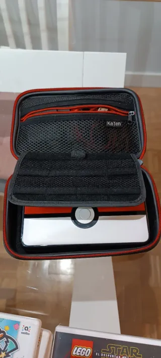 Nintendo 2DS XL Pokeball Edition