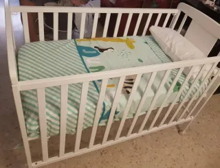 Cuna bebé blanco roto o cruda + colchón