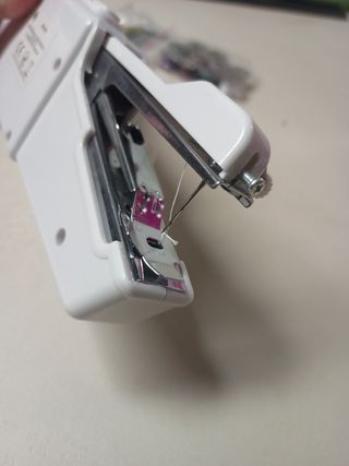 Mini máquina de coser portátil