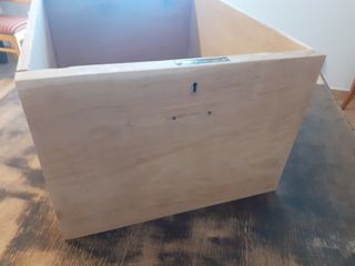 Cajón madera y metal antiguo